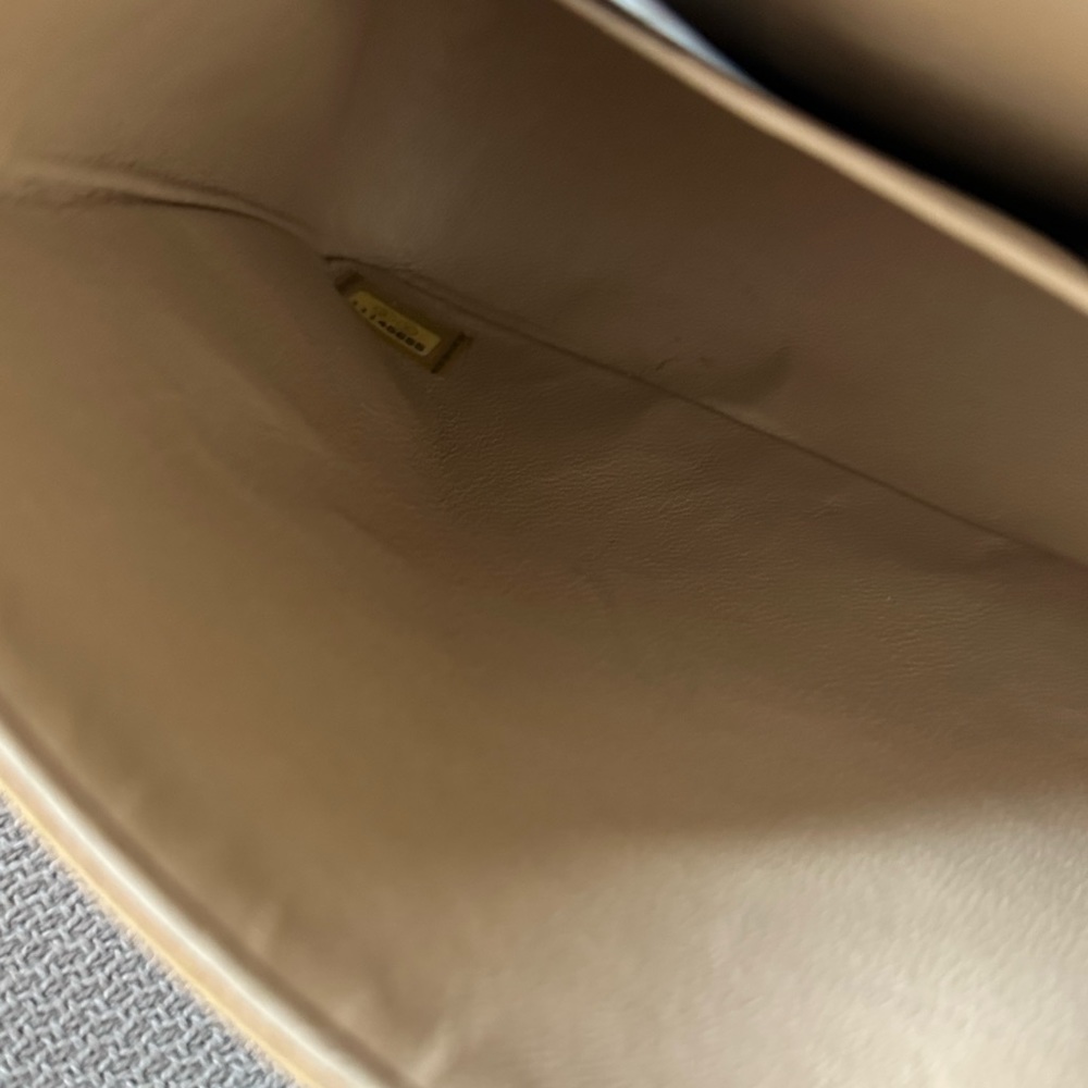 CHANEL Rare Vintage Beige Double Flap Medium - Picture 9 of 14